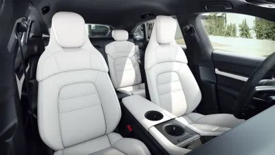 Interior view of Taycan GTS Sport Turismo