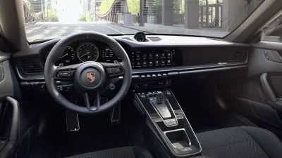 Vista dell'interno di 911 Targa 4 GTS 50Y Porsche Design E.